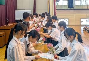 生徒会役員交代式1