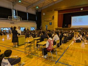 「学業院中学校の1日」の劇の様子