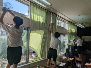 扇風機の清掃の様子