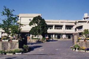 国分小学校校門の写真